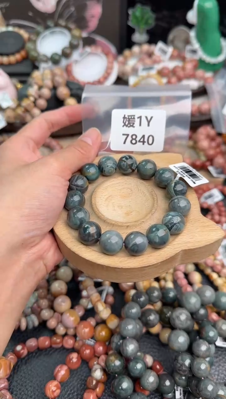 未镶嵌手链石英质玉美***士1Y7840