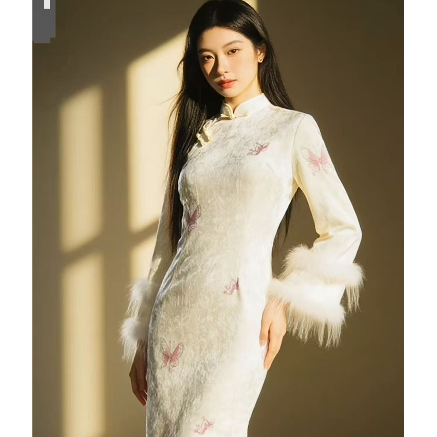 1653 米色 【粉凤蝶】 大毛  冬款 旗袍