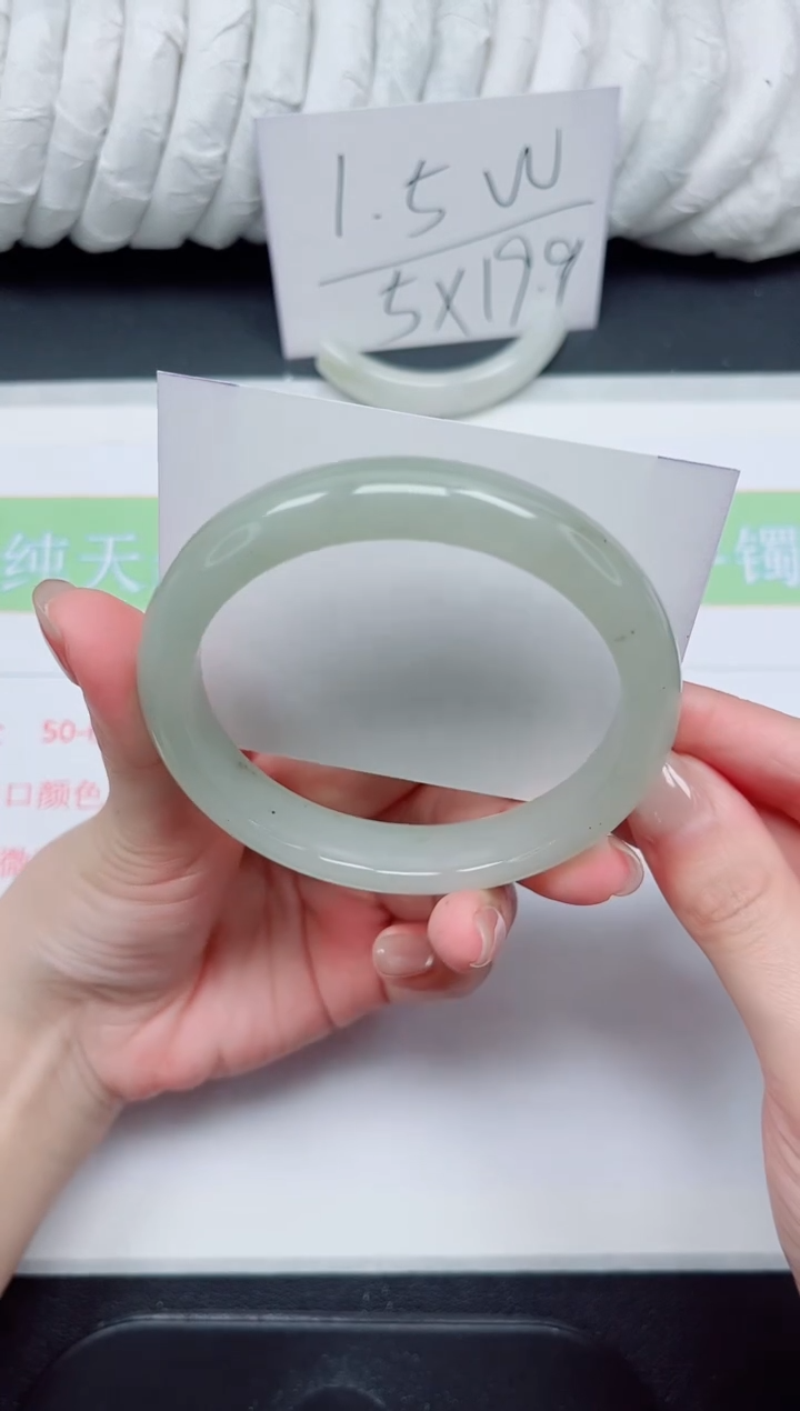 【闪购商品】石英质玉手镯未镶嵌187-62.8有颗洒金，介意勿拍