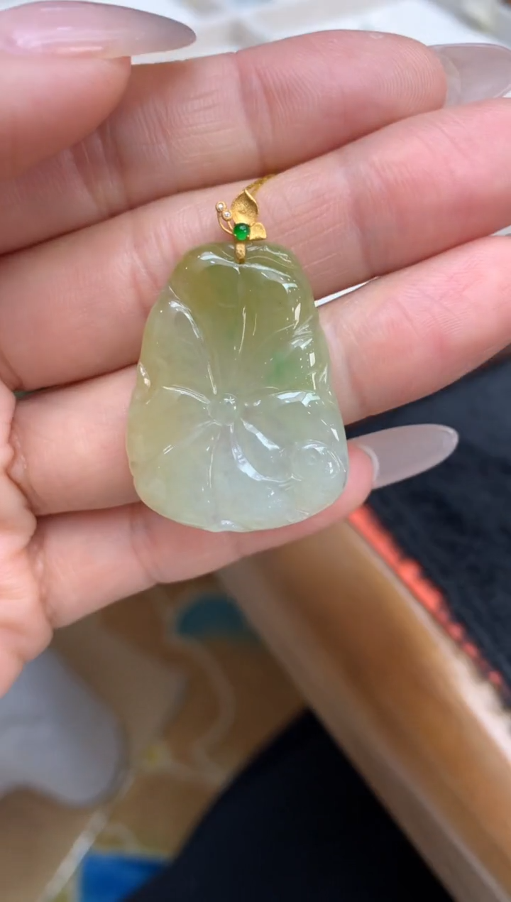 【闪购商品】翡翠颈饰18K金镶嵌荷叶