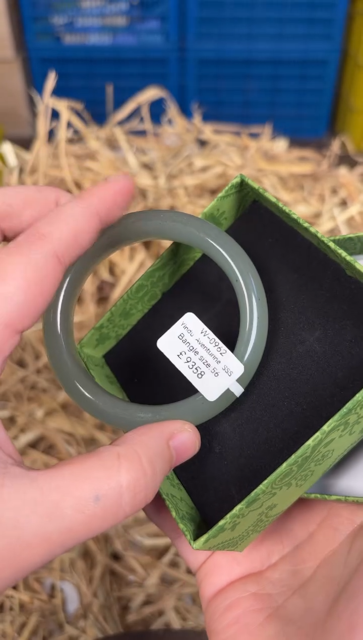 未镶嵌手镯石英质玉W0962