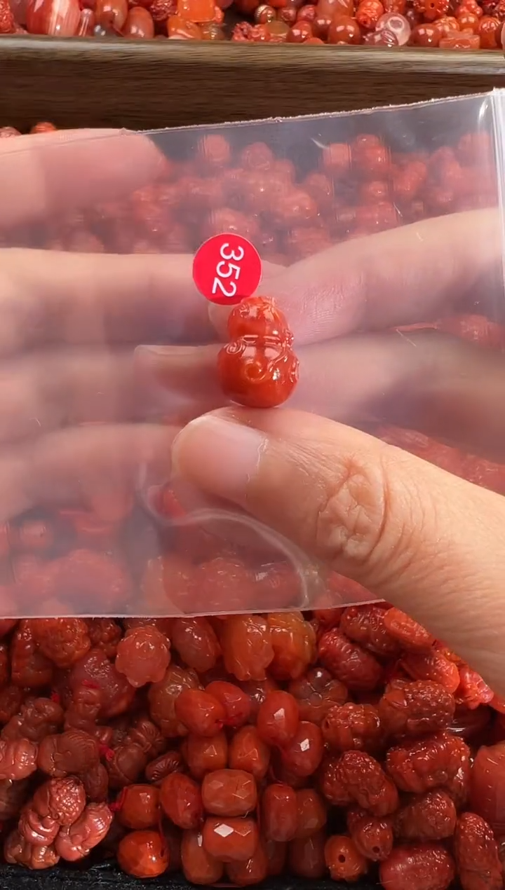 颈饰未镶嵌南红玛瑙1