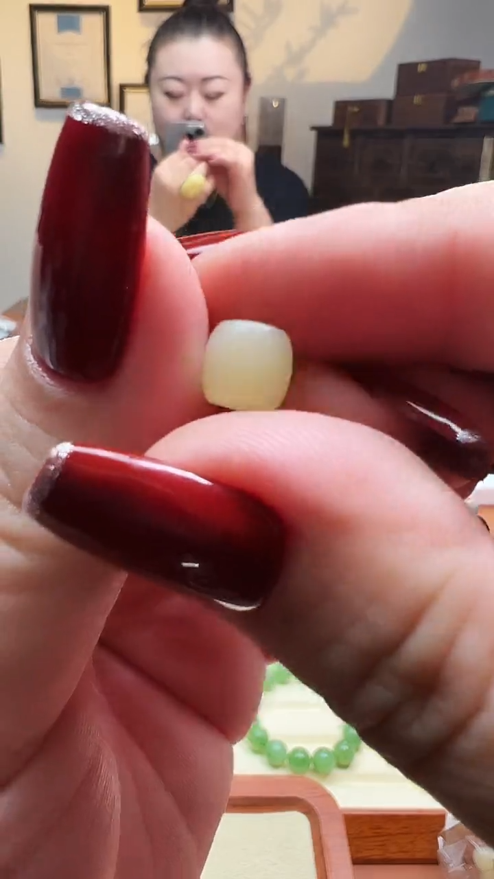 颈饰未镶嵌和田玉8mm左右浅糖直切单珠