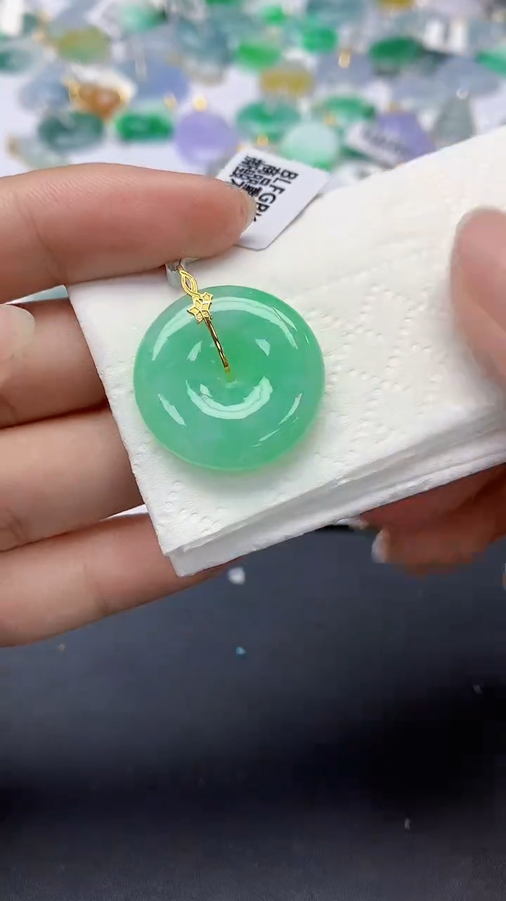 翡翠18K金镶嵌颈饰天然缅甸a货翡翠