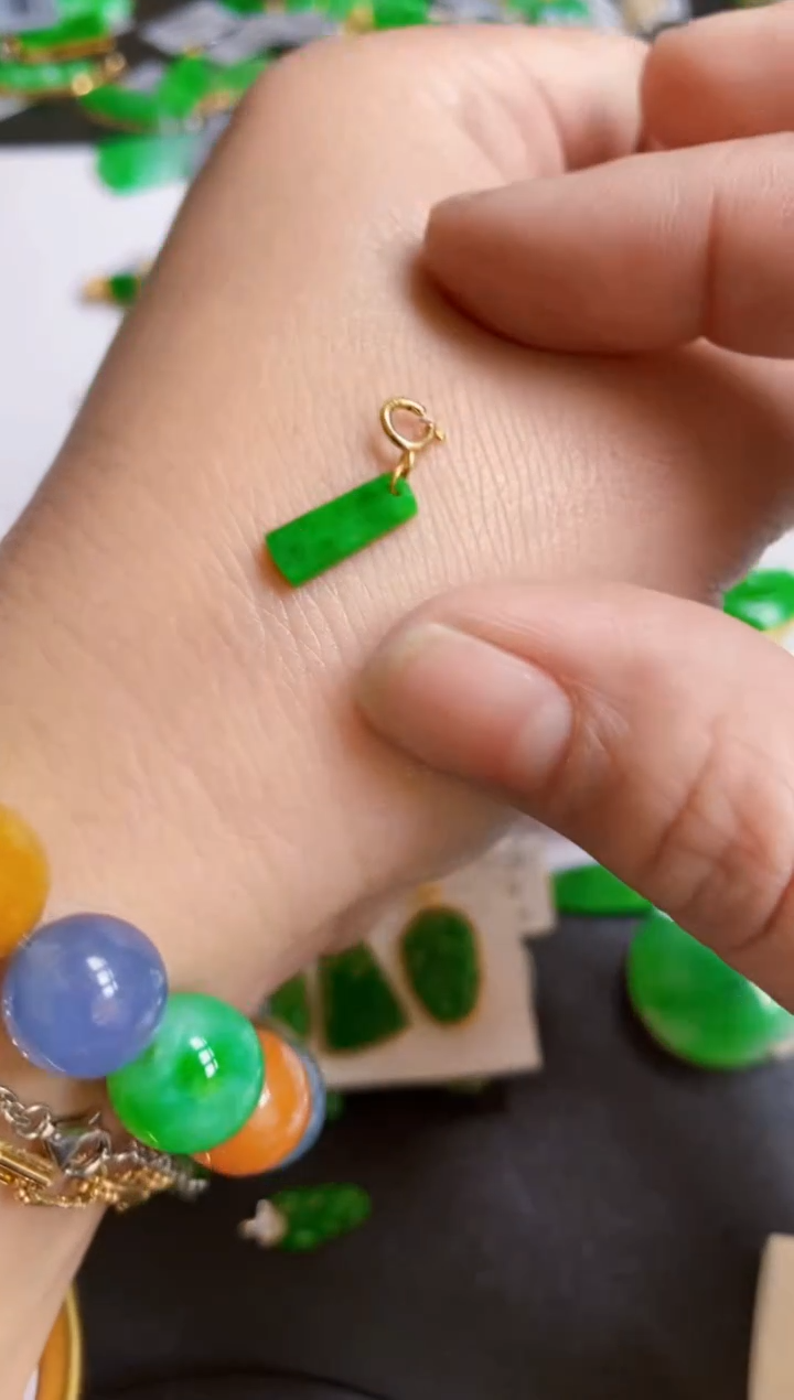 【闪购商品】翡翠颈饰18K金镶嵌吊坠