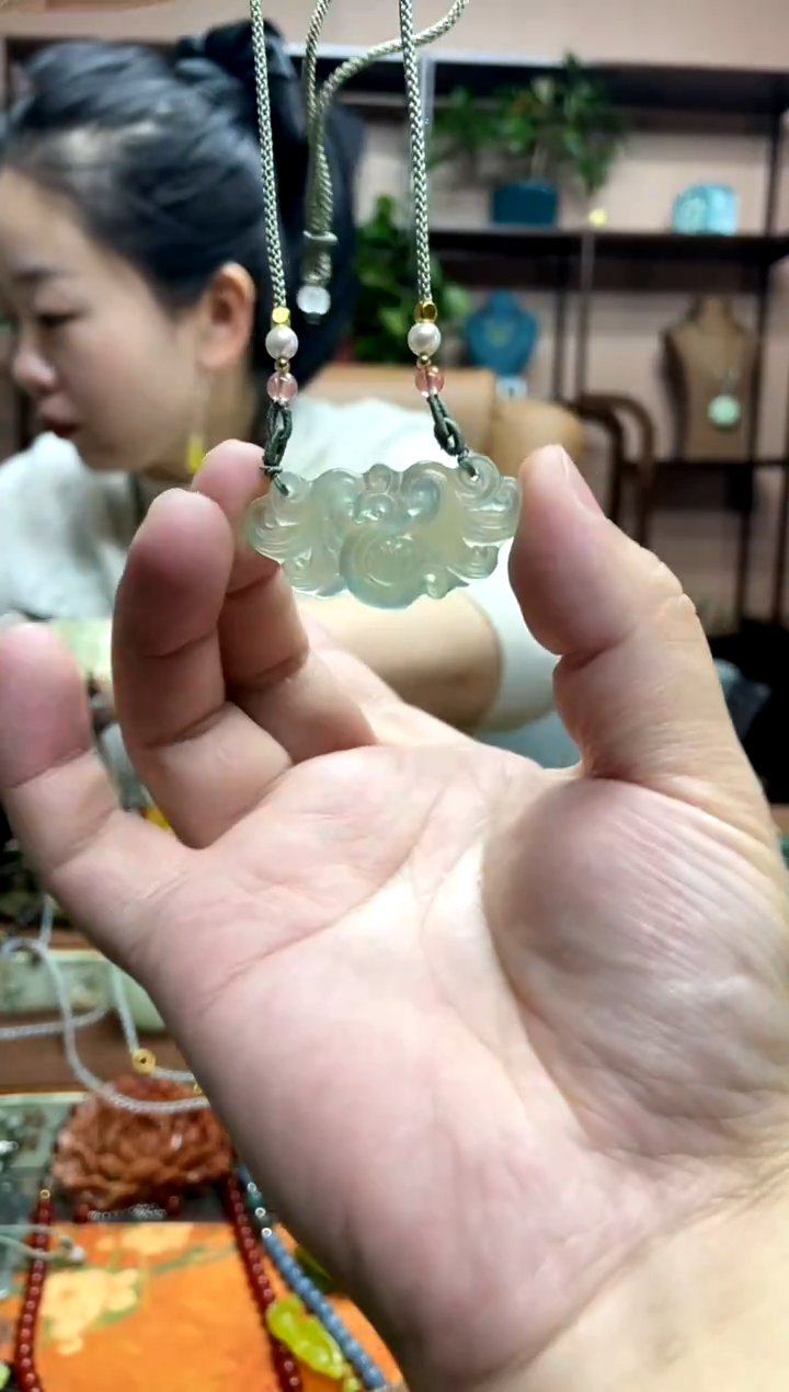 未镶嵌岫玉吊坠·