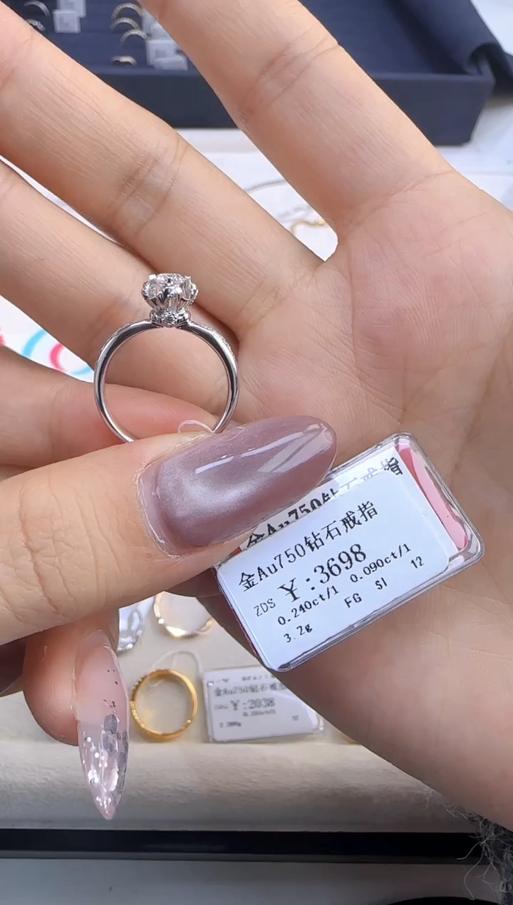 【闪购商品】钻石戒指/指环18K金镶嵌332800