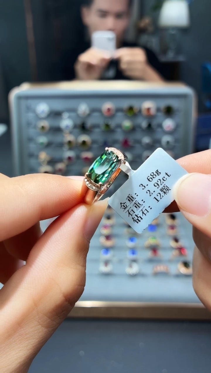 18K金镶嵌戒指碧玺2.92.