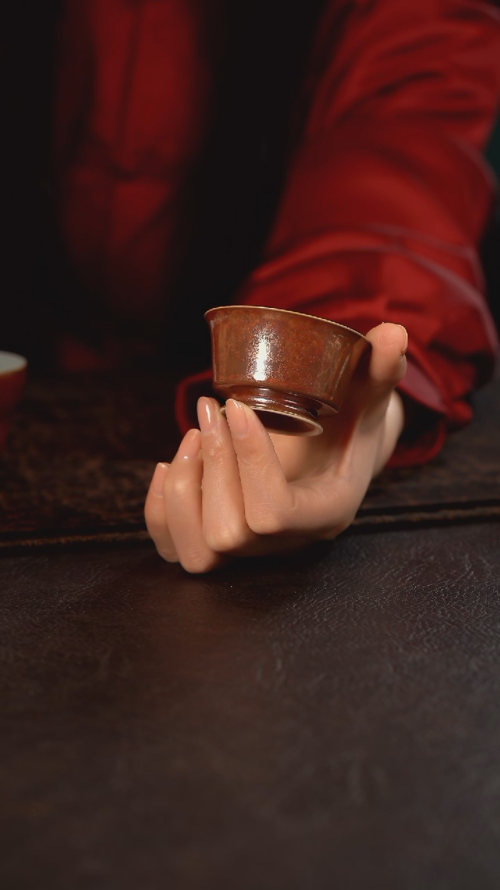 【闪购商品】杯聚澜堂红金花釉马蹄杯