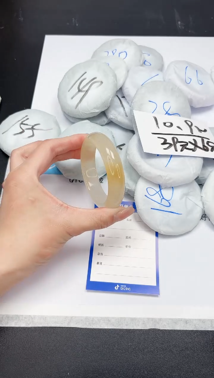 【闪购商品】石英质玉手镯未镶嵌A237-55.2