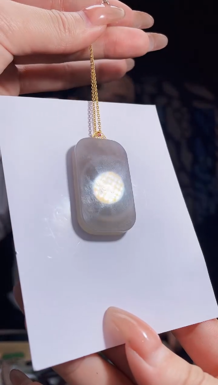 【闪购商品】和田玉颈饰18K金镶嵌拍一发一