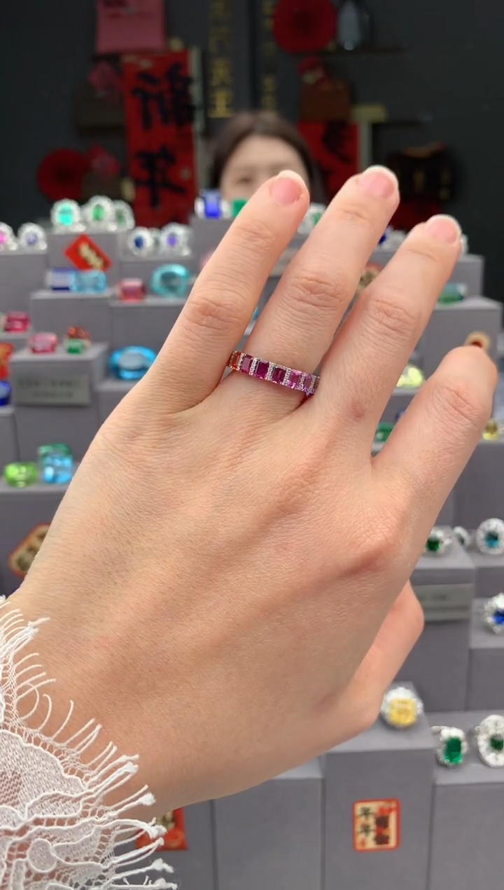 【闪购商品】彩色蓝宝石戒指18K金镶嵌彩蓝宝戒指