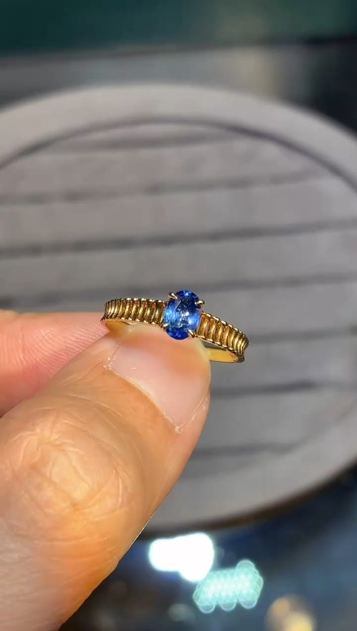 戒指蓝宝石18K金镶嵌【闪购】0.65ct/同步展会价/矢车菊