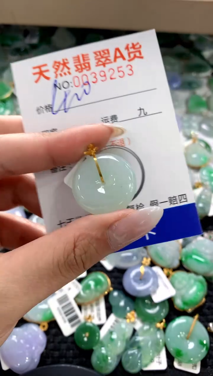 颈饰18K金镶嵌翡翠1111111111111111