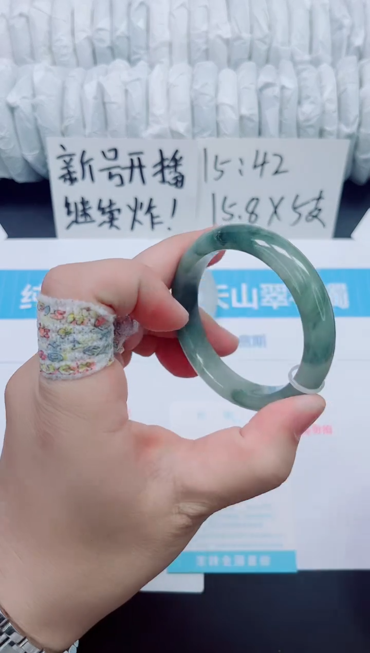 石英质玉手镯未镶嵌b89