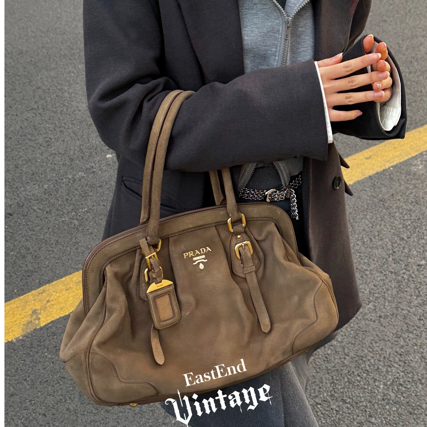 95新 Prada/普拉达 東区-沙漠棕麂皮单肩蛙口云朵包/26077