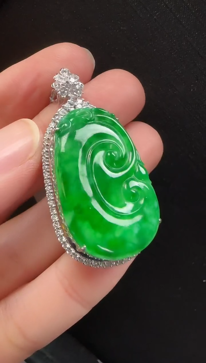 颈饰18K金镶嵌翡翠430如意一个