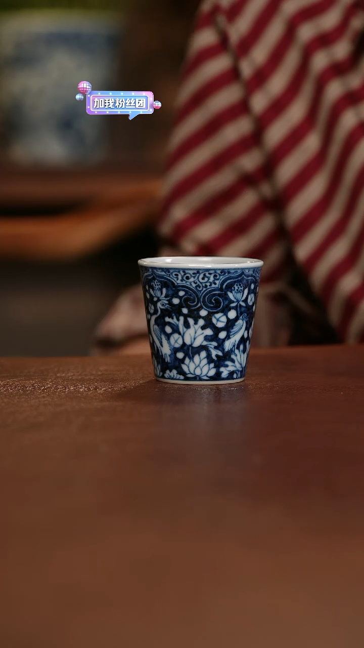 元青花一鹭莲科纹小可乐杯