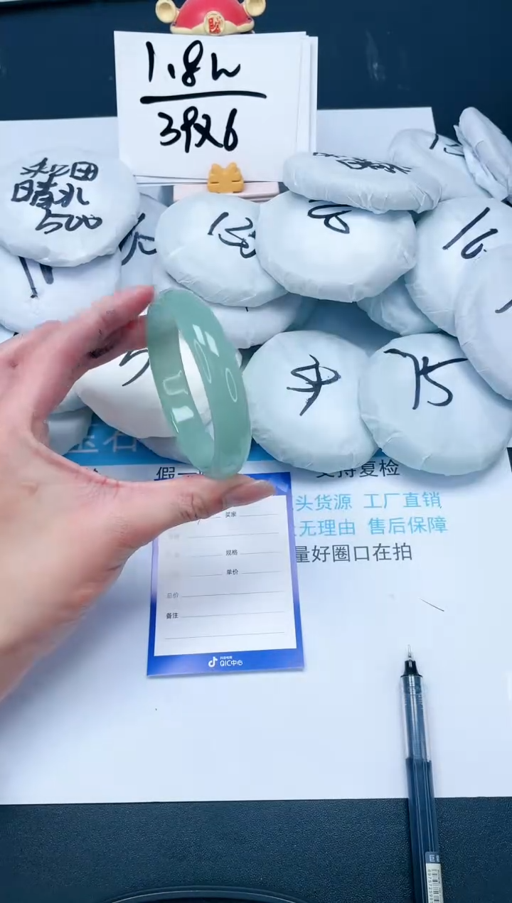 【闪购商品】石英质玉手镯9K金镶嵌176-59.8