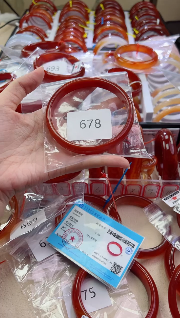 玛瑙/玉髓手镯未镶嵌67圈口*678