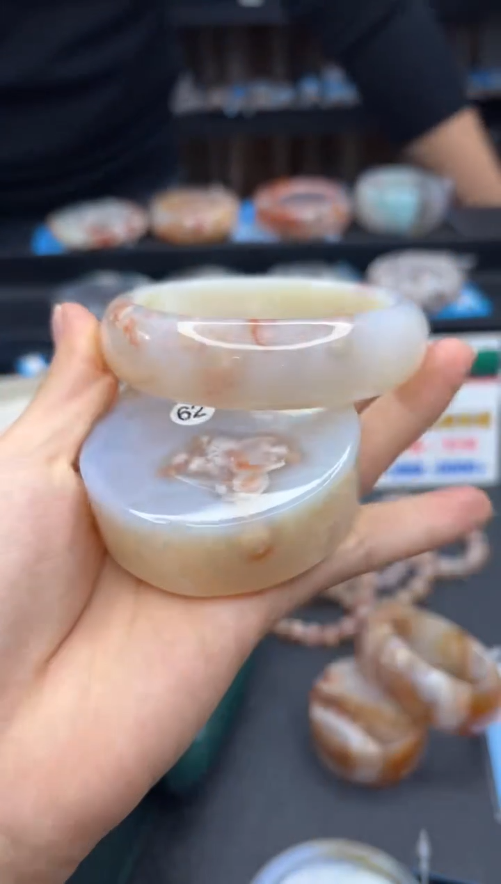 【闪购商品】石英质玉手镯未镶嵌2384（63圈贈送鐲心）