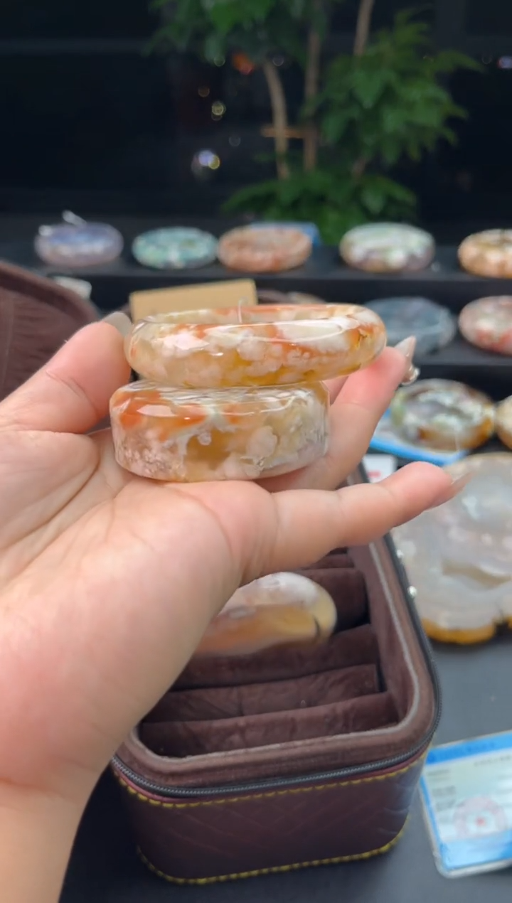 【闪购商品】石英质玉手镯未镶嵌赠送镯心（圈口56