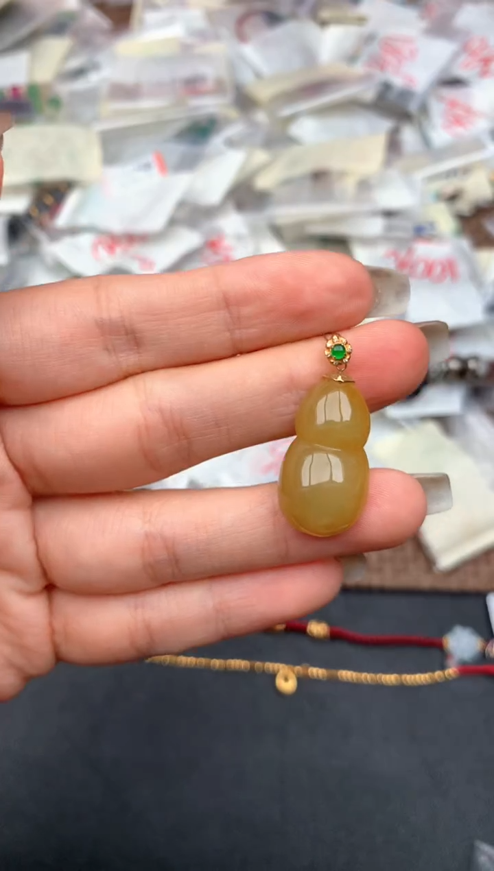 18K金镶嵌挂件翡翠一