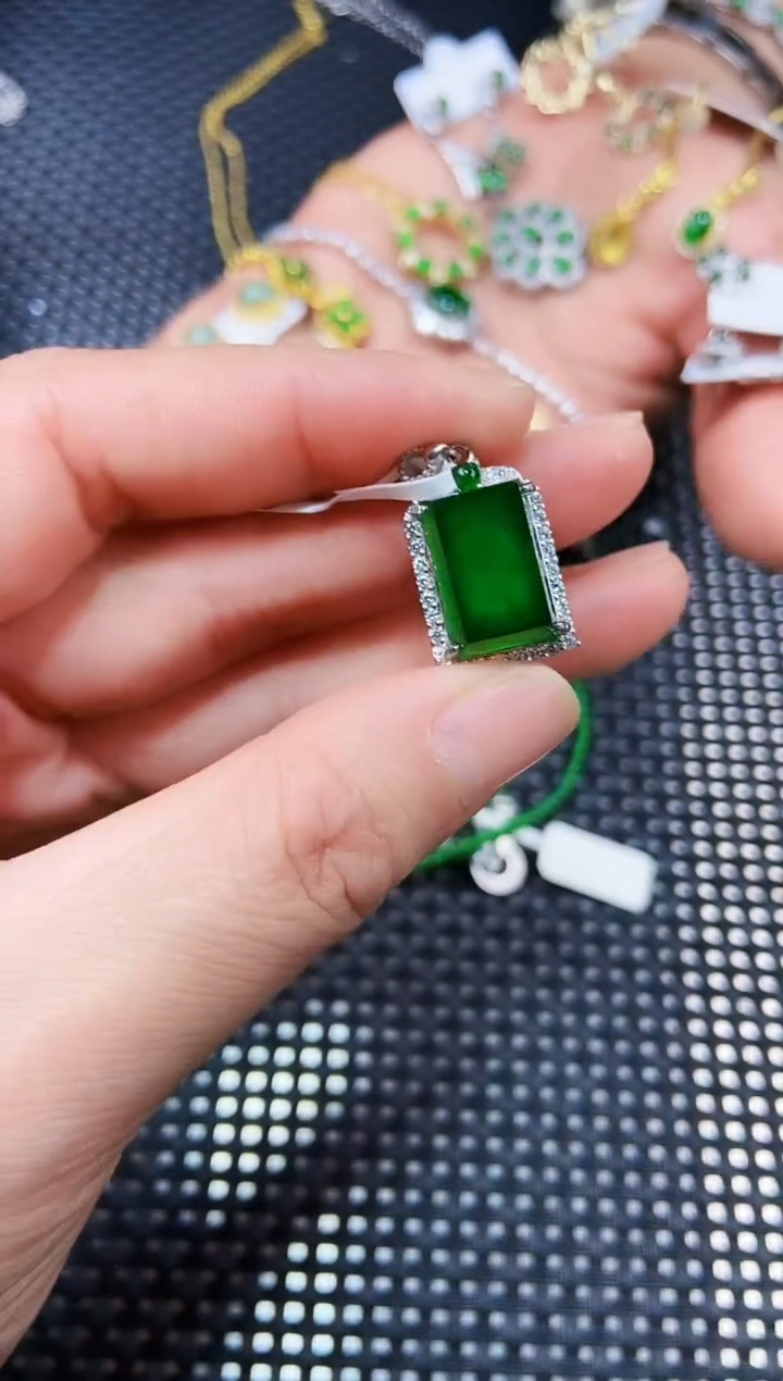 【闪购商品】翡翠吊坠(不含链)未镶嵌11111111