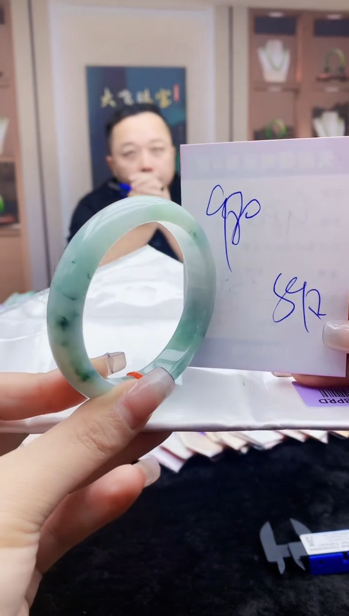 【闪购商品】翡翠手镯未镶嵌    H68-7