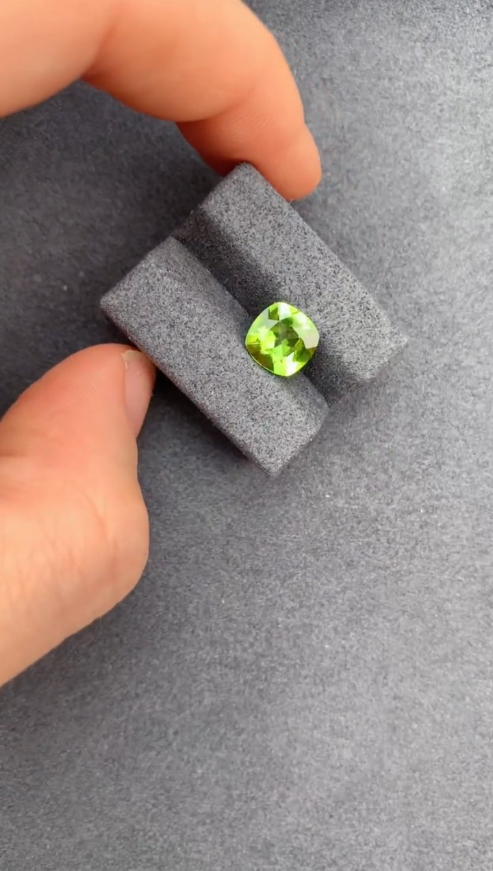 【闪购商品】橄榄石裸石未镶嵌2.1ct橄榄石