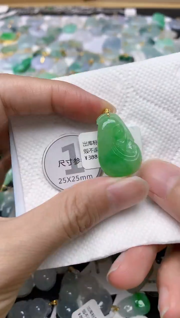 颈饰18K金镶嵌翡翠天然A货翡翠