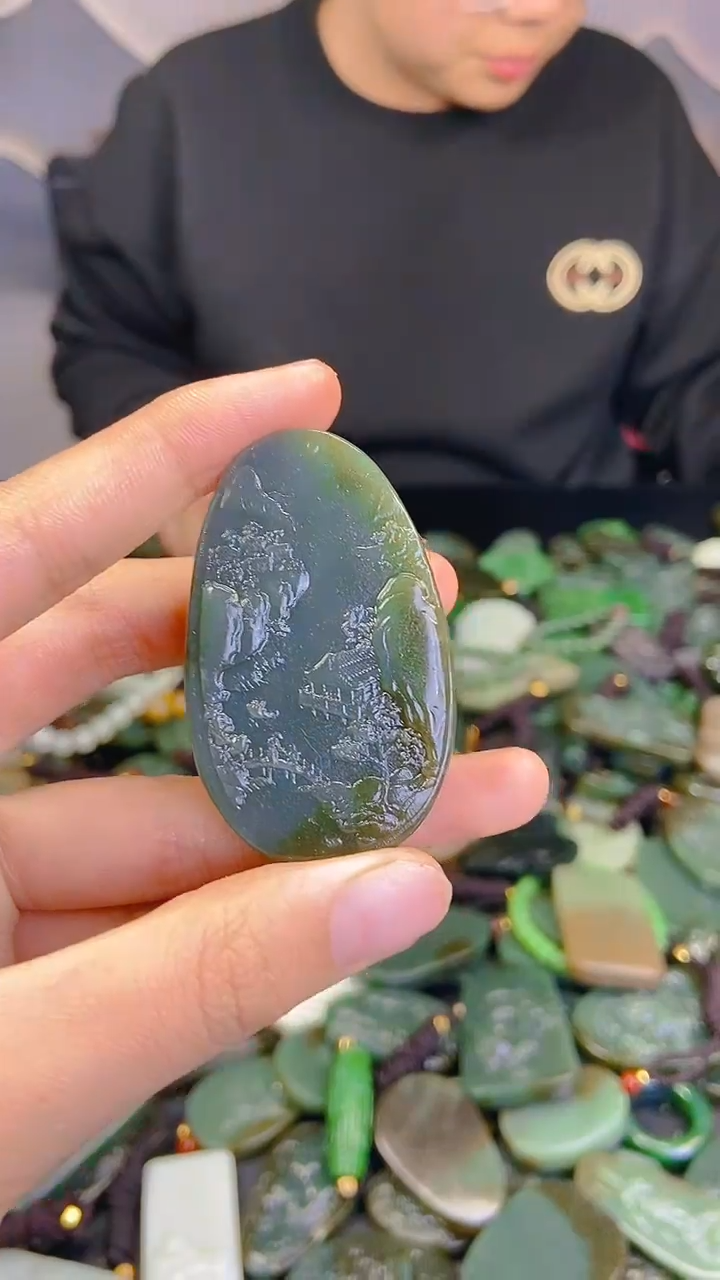 颈饰未镶嵌和田玉1