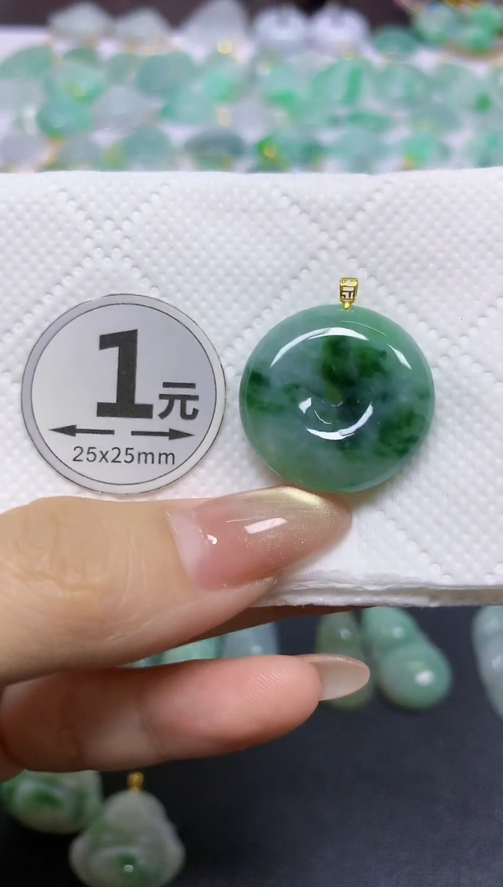 颈饰18K金镶嵌翡翠天然翡翠A货