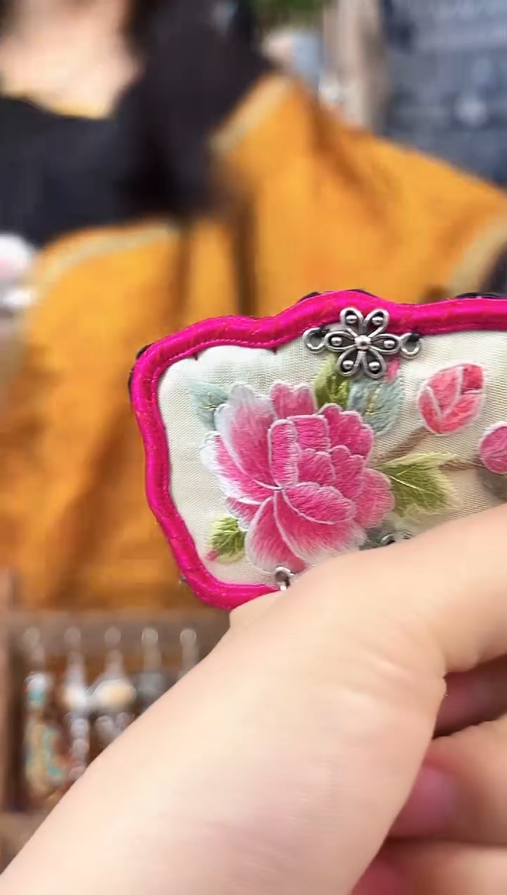 织绣绯**娜民族风非遗老绣饰品578不要滴流