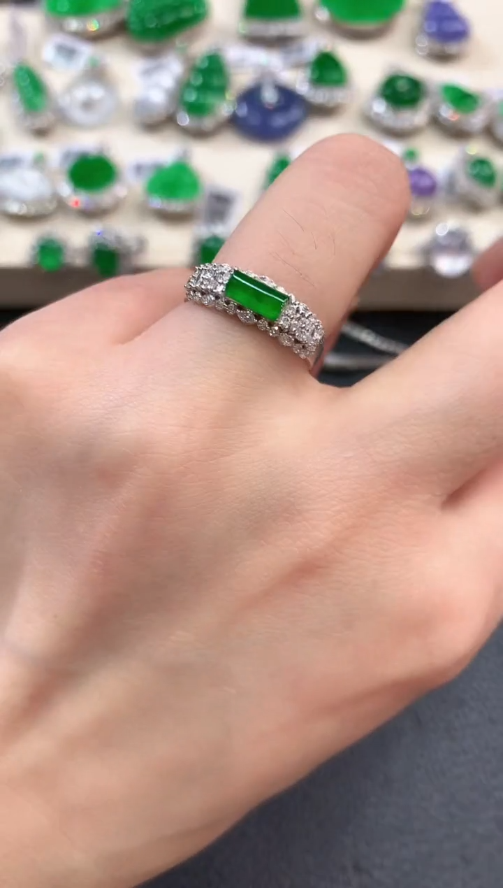 【闪购商品】翡翠戒指18K金镶嵌m90       