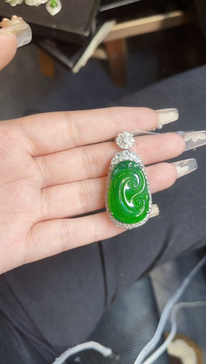 翡翠银S925镶嵌颈饰如意吊坠
