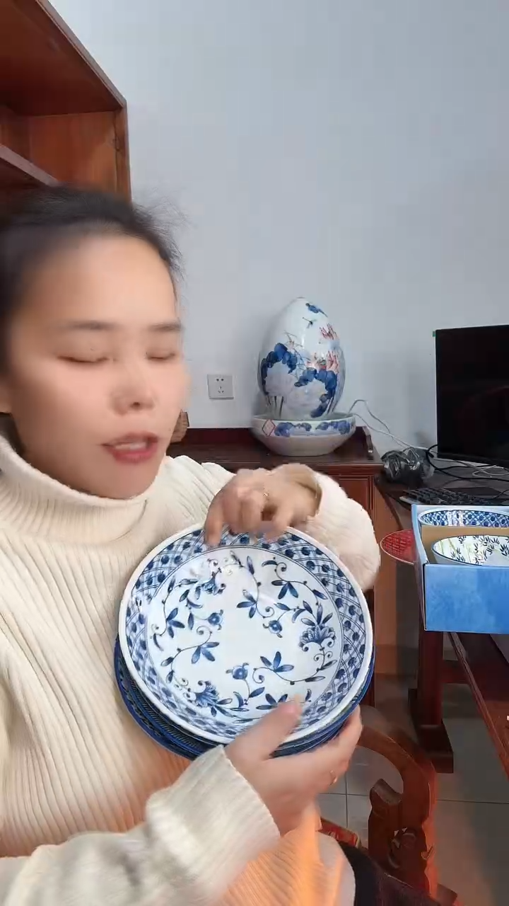 陶瓷青花四个装盘子