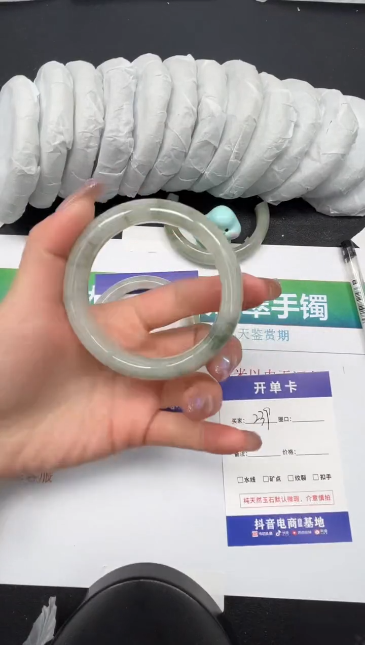 【闪购商品】石英质玉手镯未镶嵌239-56.4