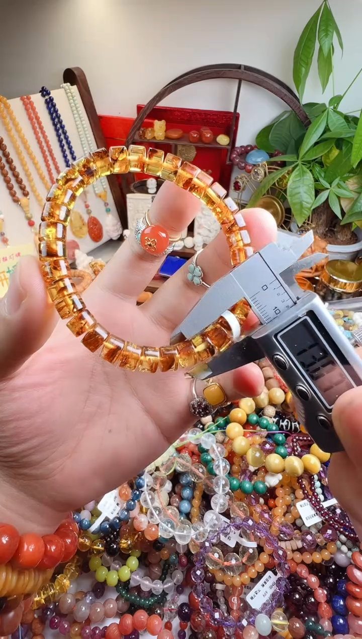 手链琥珀未镶嵌时***量一物一件）000495