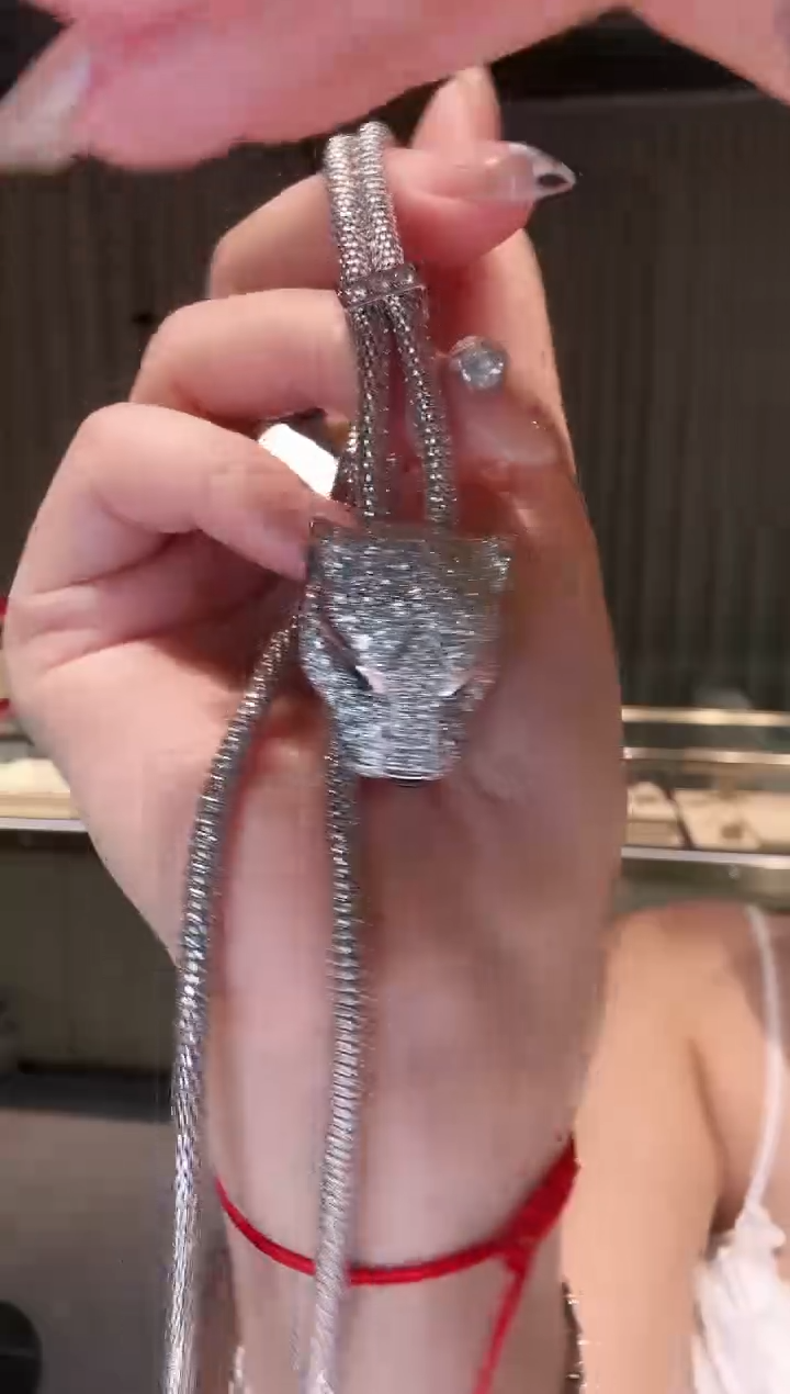 18K金镶嵌项链钻石AY0689-W-60 豪华豹子