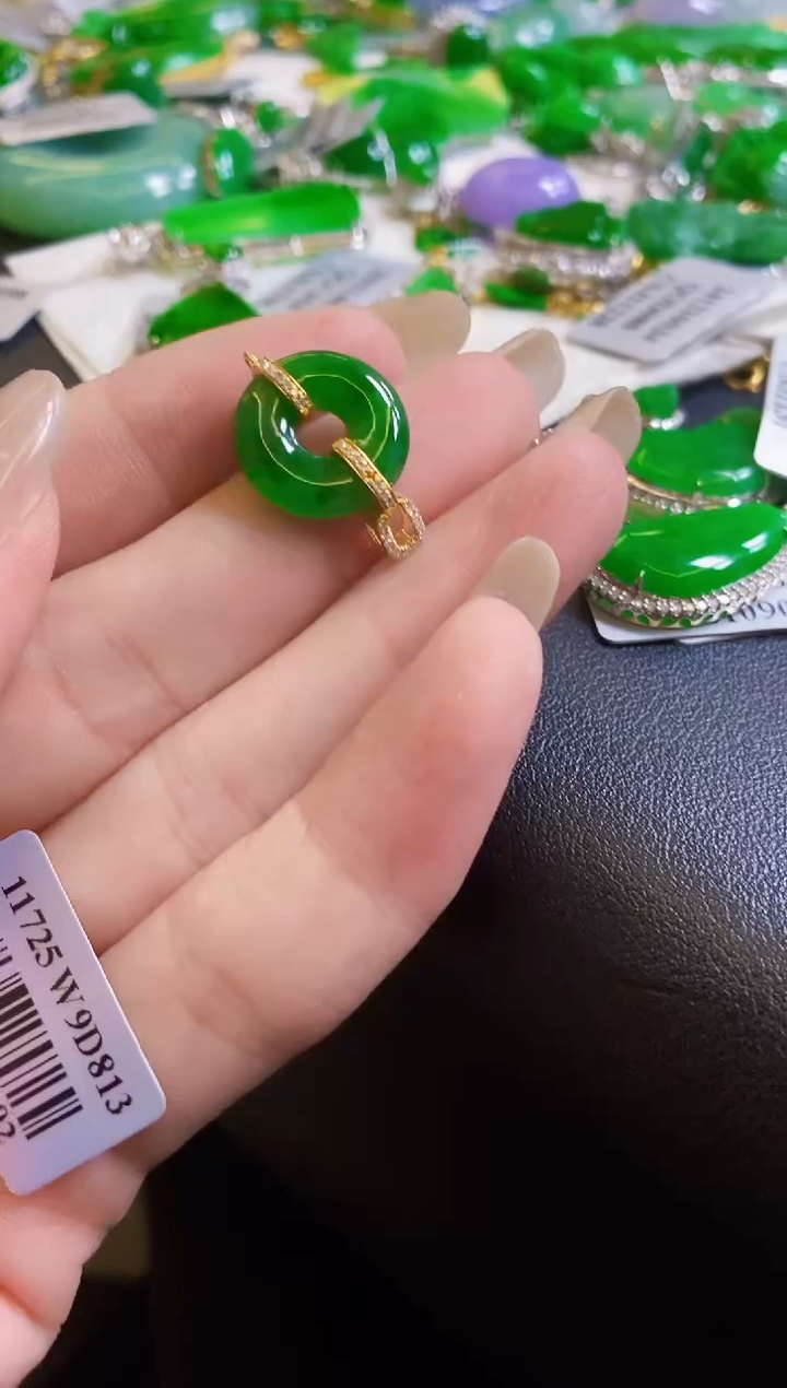 【闪购商品】定制翡翠18K金镶嵌吊坠