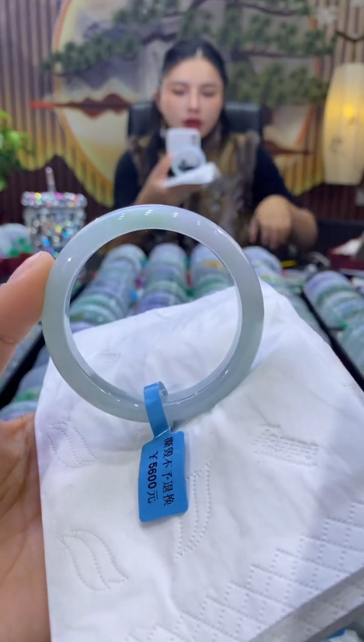【闪购商品】翡翠手镯未镶嵌多人05343