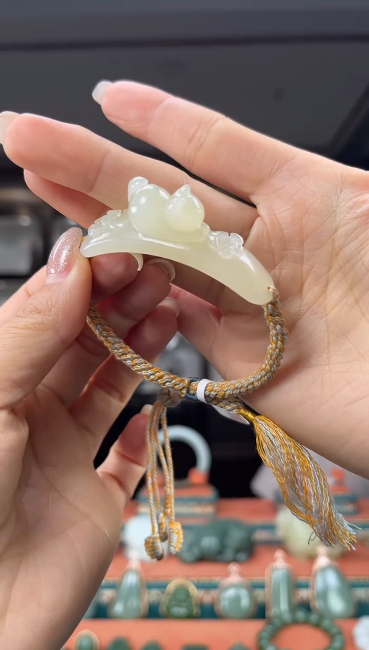 颈饰未镶嵌和田玉佩佩