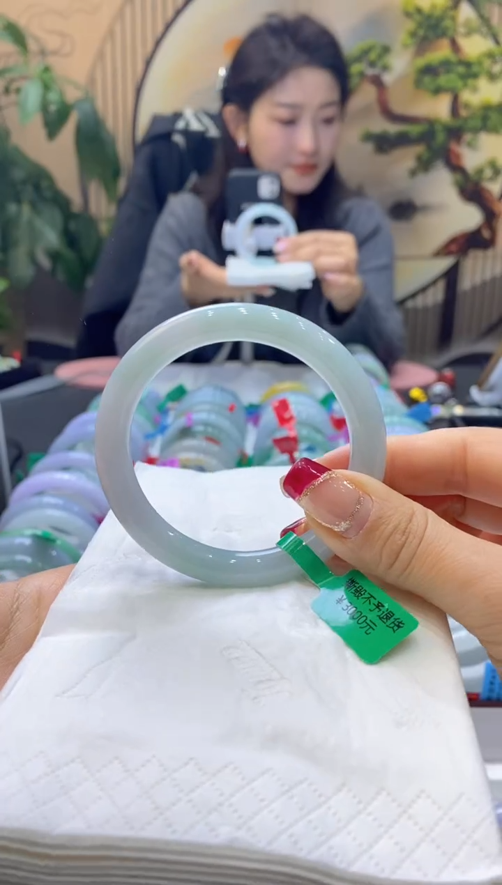 【闪购商品】翡翠手镯未镶嵌99915652