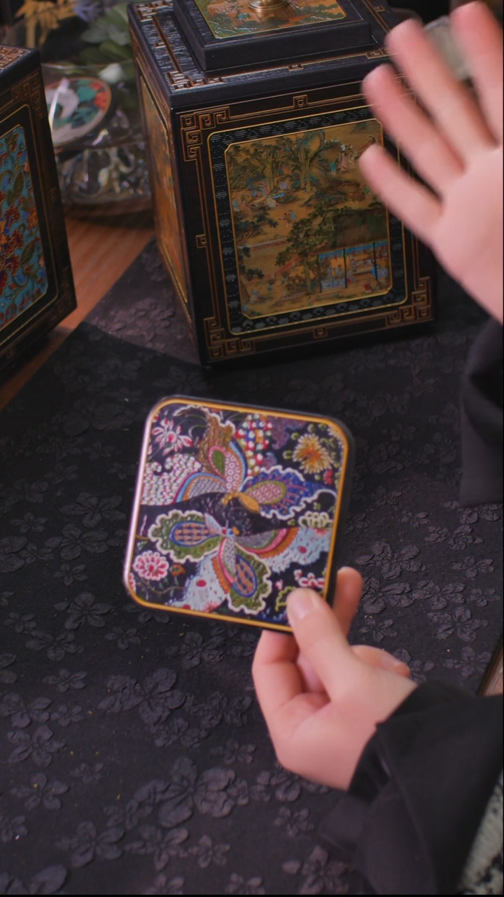 壹藏贰宝蝶恋花图案杯垫一片