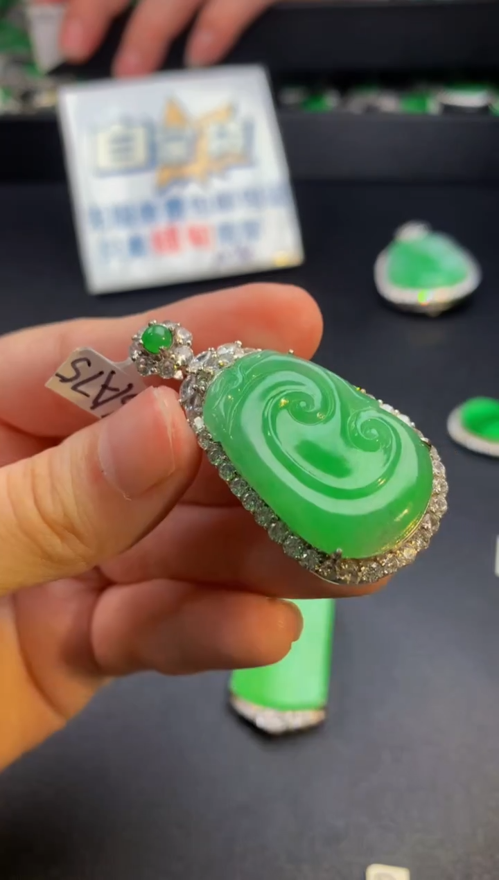 【闪购商品】翡翠颈饰银S925镶嵌翡翠