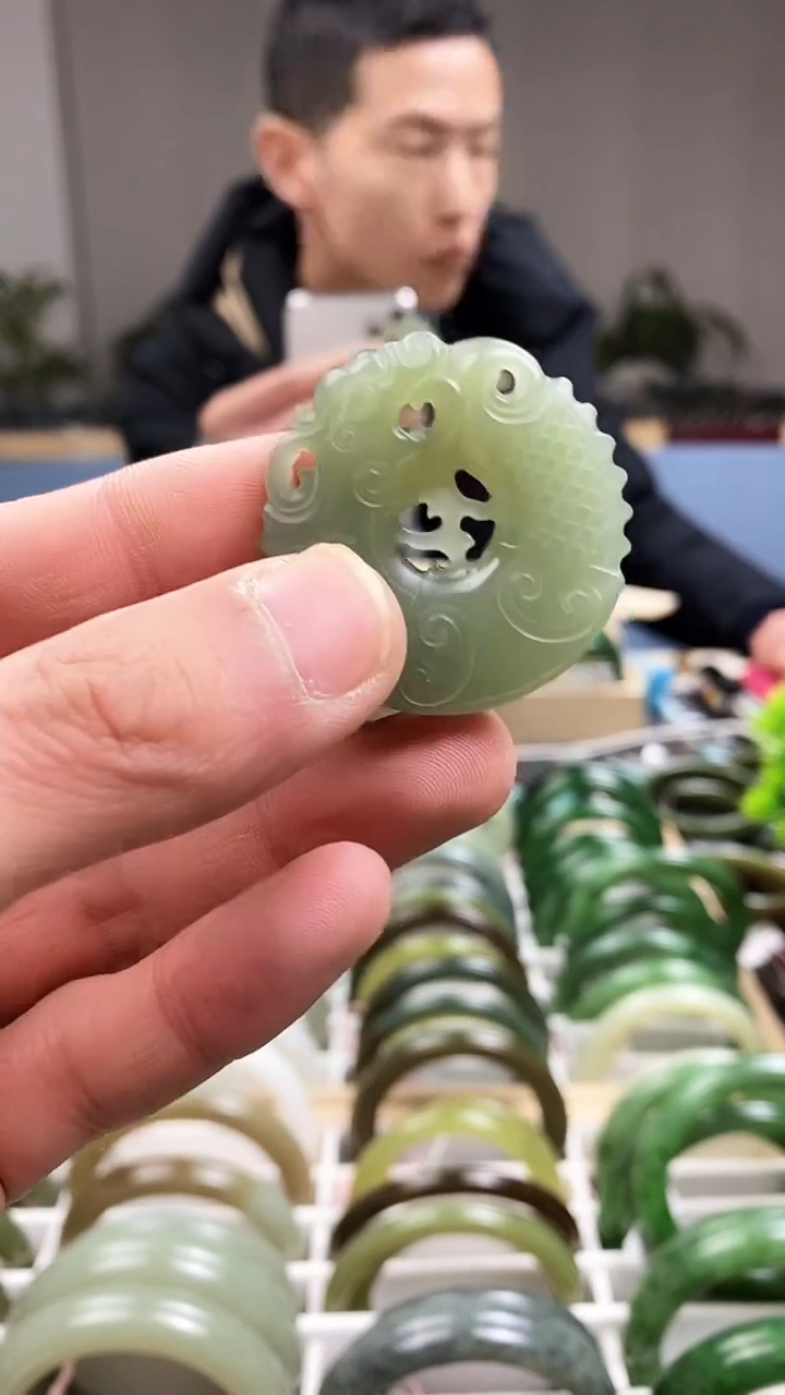 【闪购商品】和田玉手镯未镶嵌1