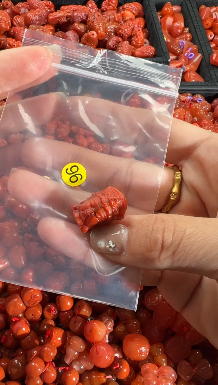 【闪购商品】南红玛瑙颈饰未镶嵌1