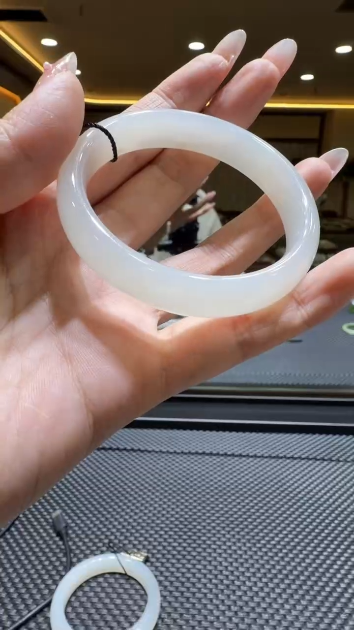 颈饰未镶嵌和田玉手镯55