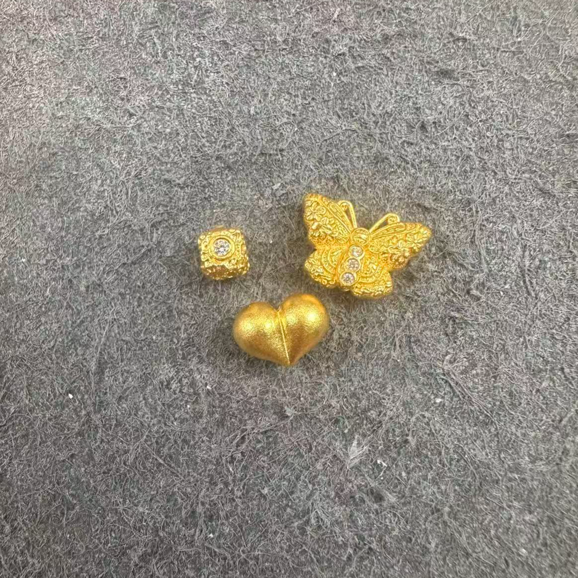 足金999 屁桃方珠蝴蝶中穿配件（金料换款）